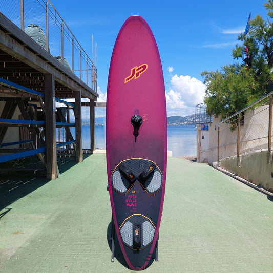 Planche Windsurf occasion JP Freestyle Wave PRO 2024 78L occasion très bon état